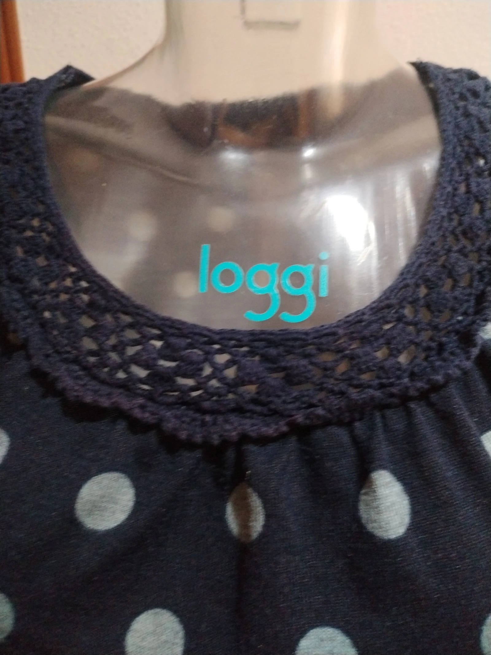 Zomerjurk met twee kleuren marineblauw en grijs met stippen en bloemen – photo 2